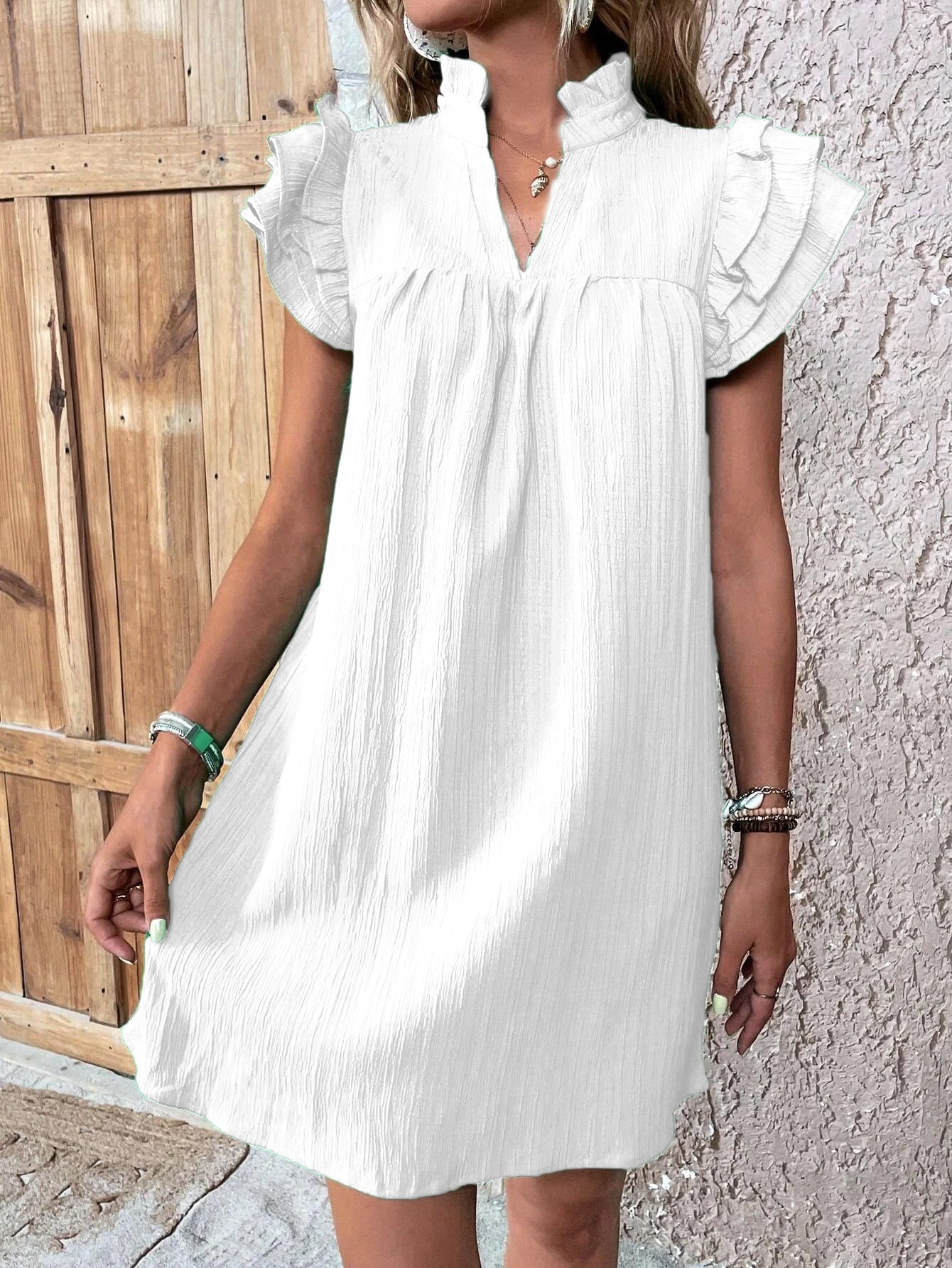 Robe Col en V – Manches Volantées & Silhouette Sculptée