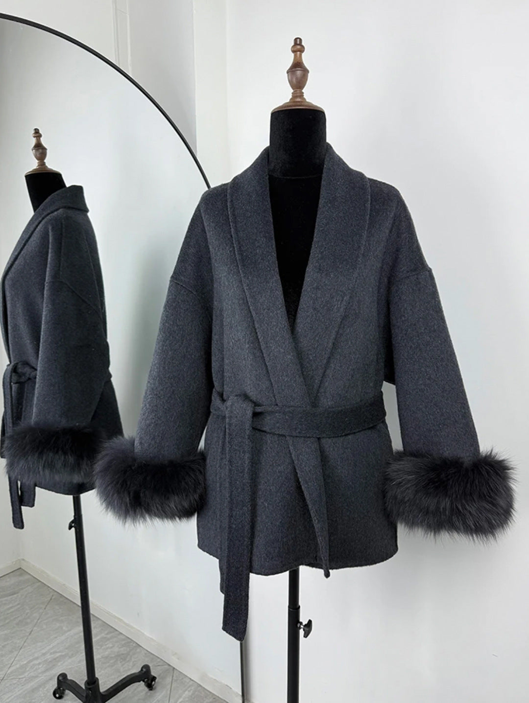 Manteau – Col V & Laçage Élégant
