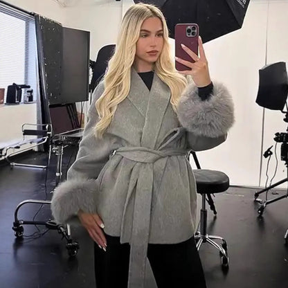 Manteau – Col V & Laçage Élégant