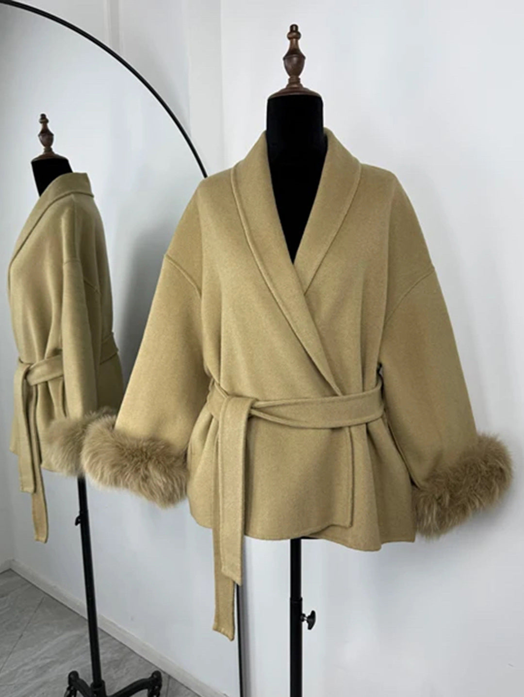 Manteau – Col V & Laçage Élégant