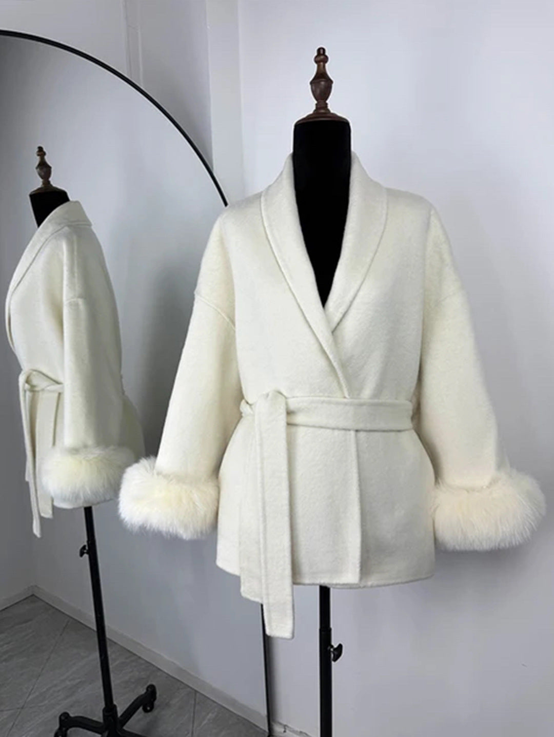 Manteau – Col V & Laçage Élégant