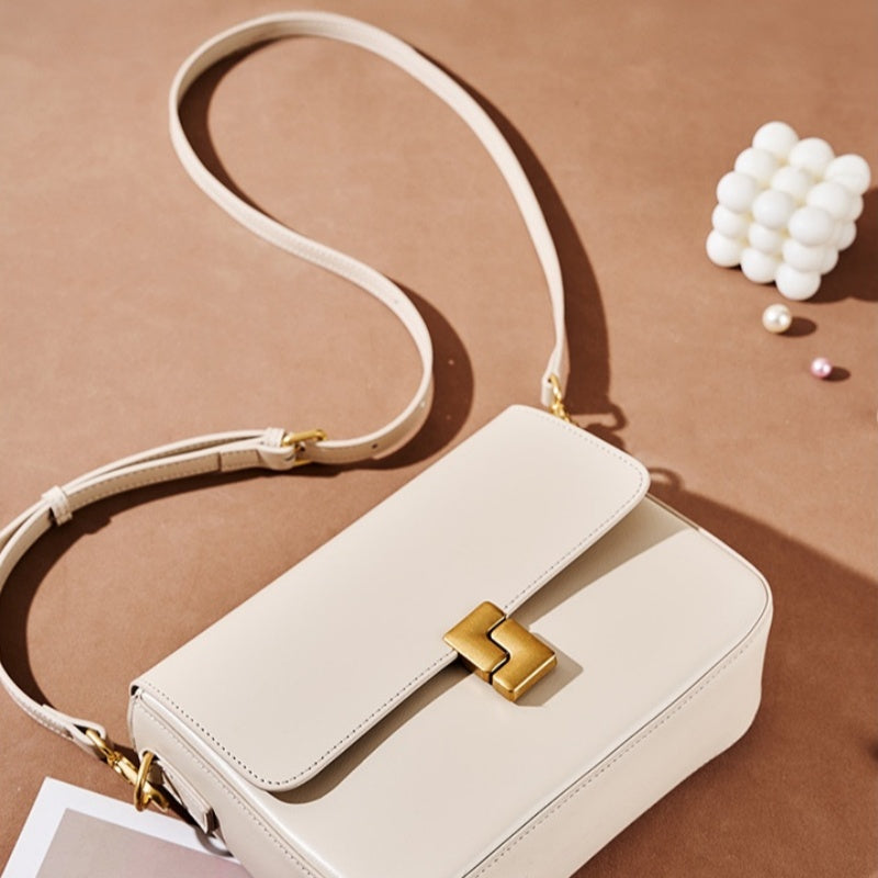 Sac Bandoulière Cuir Rétro Urbain – Coloris Beige – Reveriya