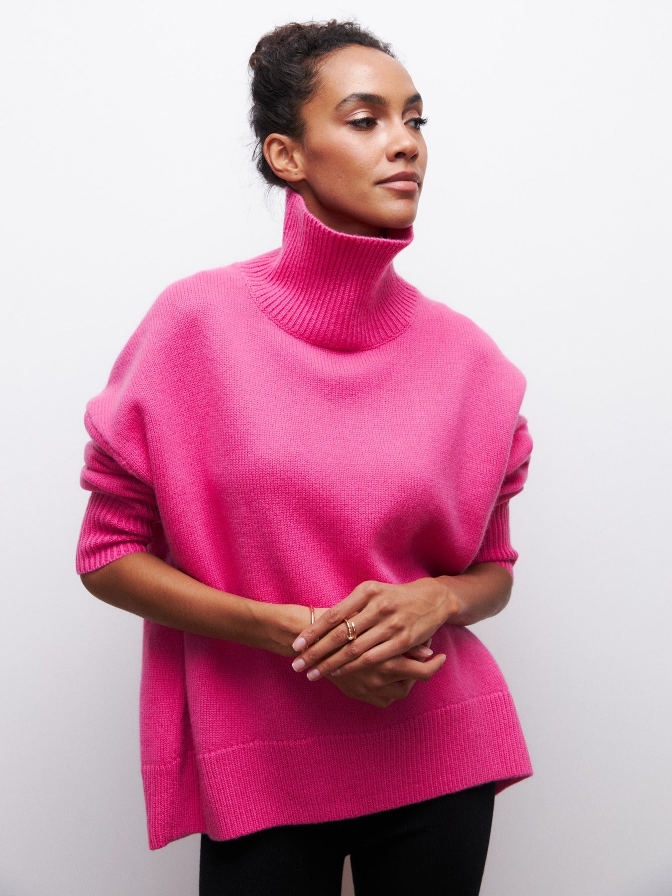 Pull – Col Roulé & Matière Enveloppante