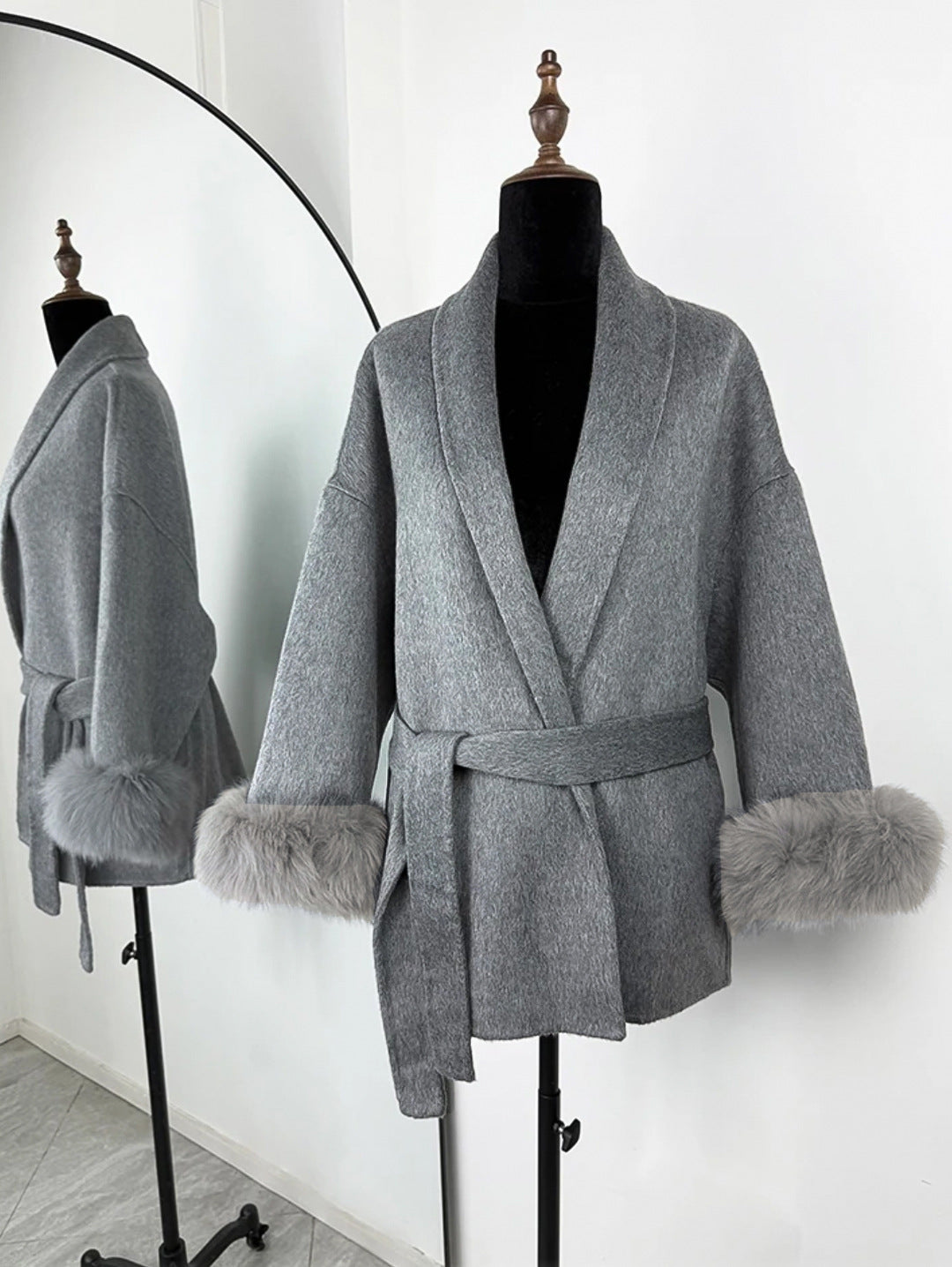 Manteau – Col V & Laçage Élégant