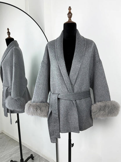 Manteau – Col V & Laçage Élégant