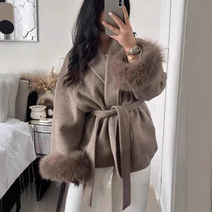 Manteau – Col V & Laçage Élégant