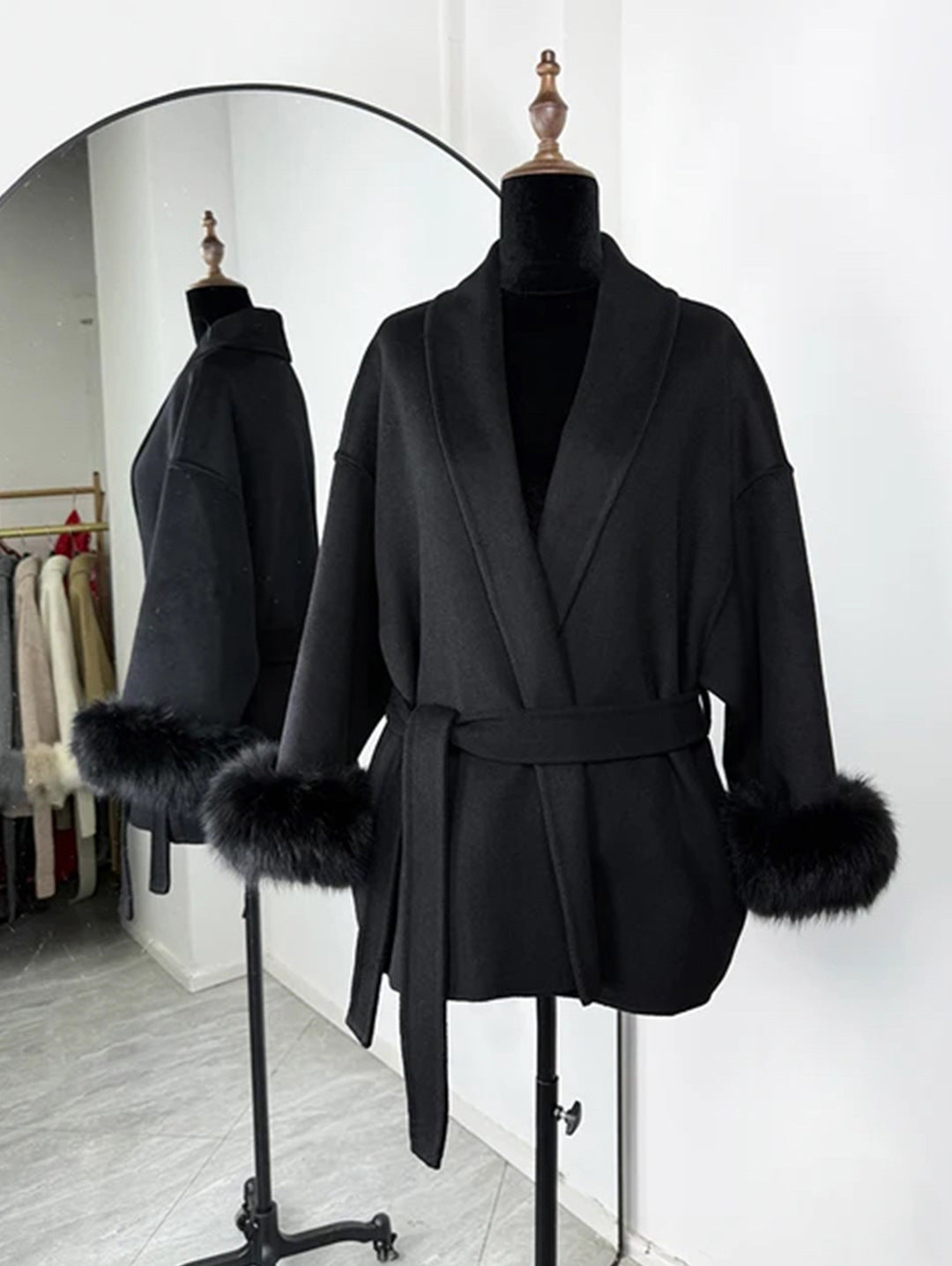 Manteau – Col V & Laçage Élégant